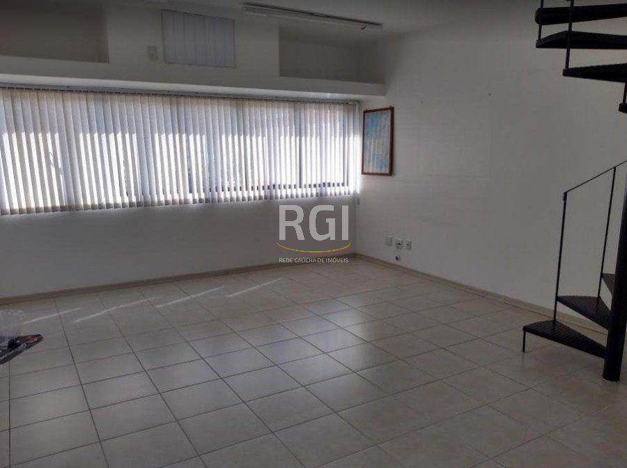 Sala Comercial à venda com 65m², 2 quartos, 1 vaga no bairro Passo d'Areia em Porto Alegre