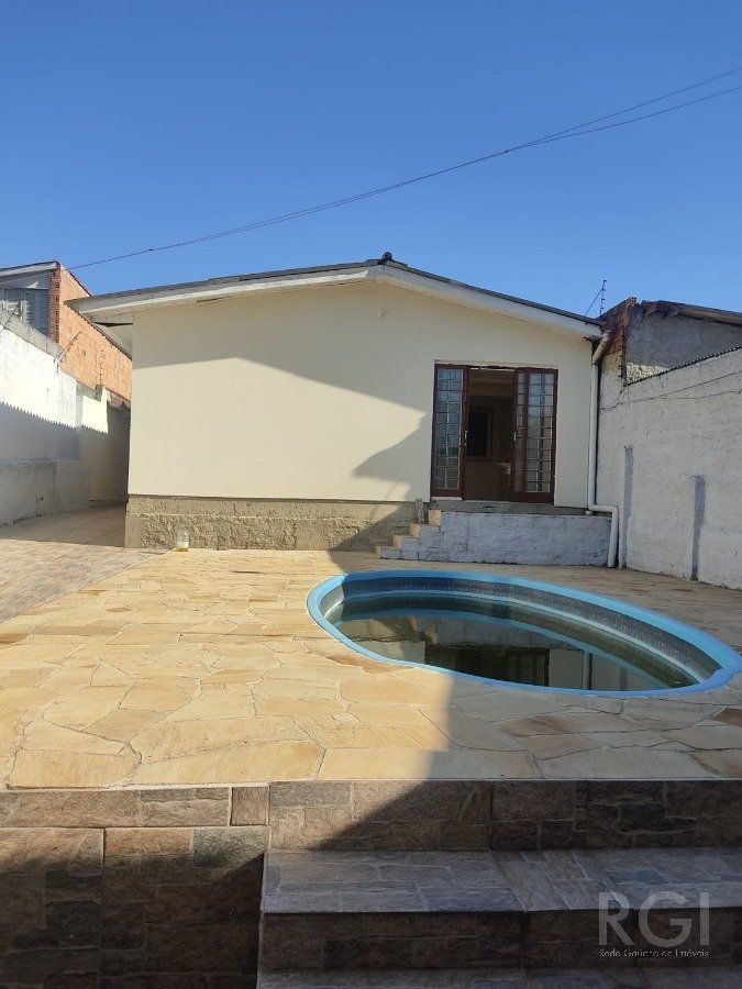 Casa à venda com 3 quartos, 140m² - Foto 2