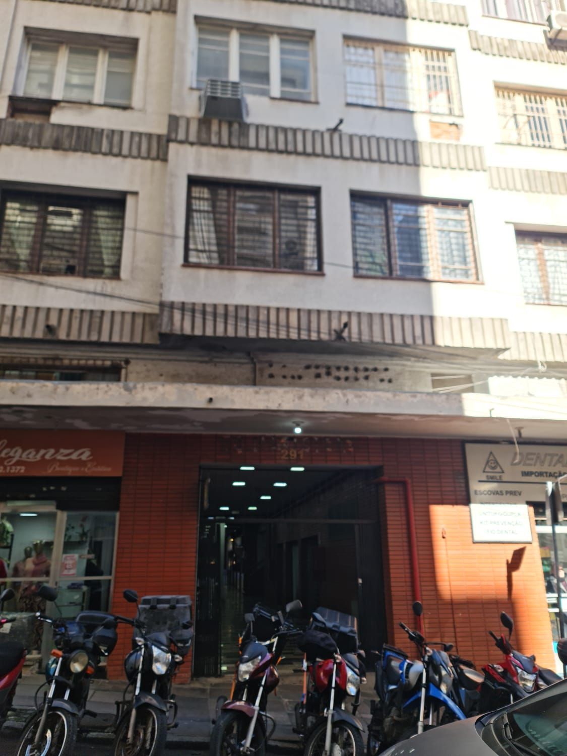 Sala Comercial à venda com 35m², 1 quarto no bairro Centro Histórico em Porto Alegre