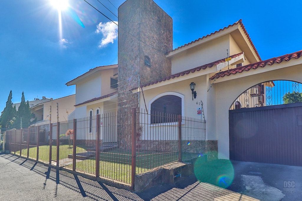 Casa à venda com 546m², 6 quartos, 1 suíte, 7 vagas no bairro Jardim Planalto em Porto Alegre