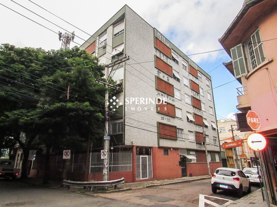 Apartamento de 01 dorm com sacada e cozinha e banheiro reformados
