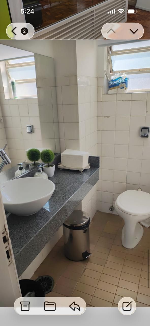 Conj/coml. com 123,68m2 todos mobiliado, split, banheiro, elevador, portaria. Rua Andrade Neves.