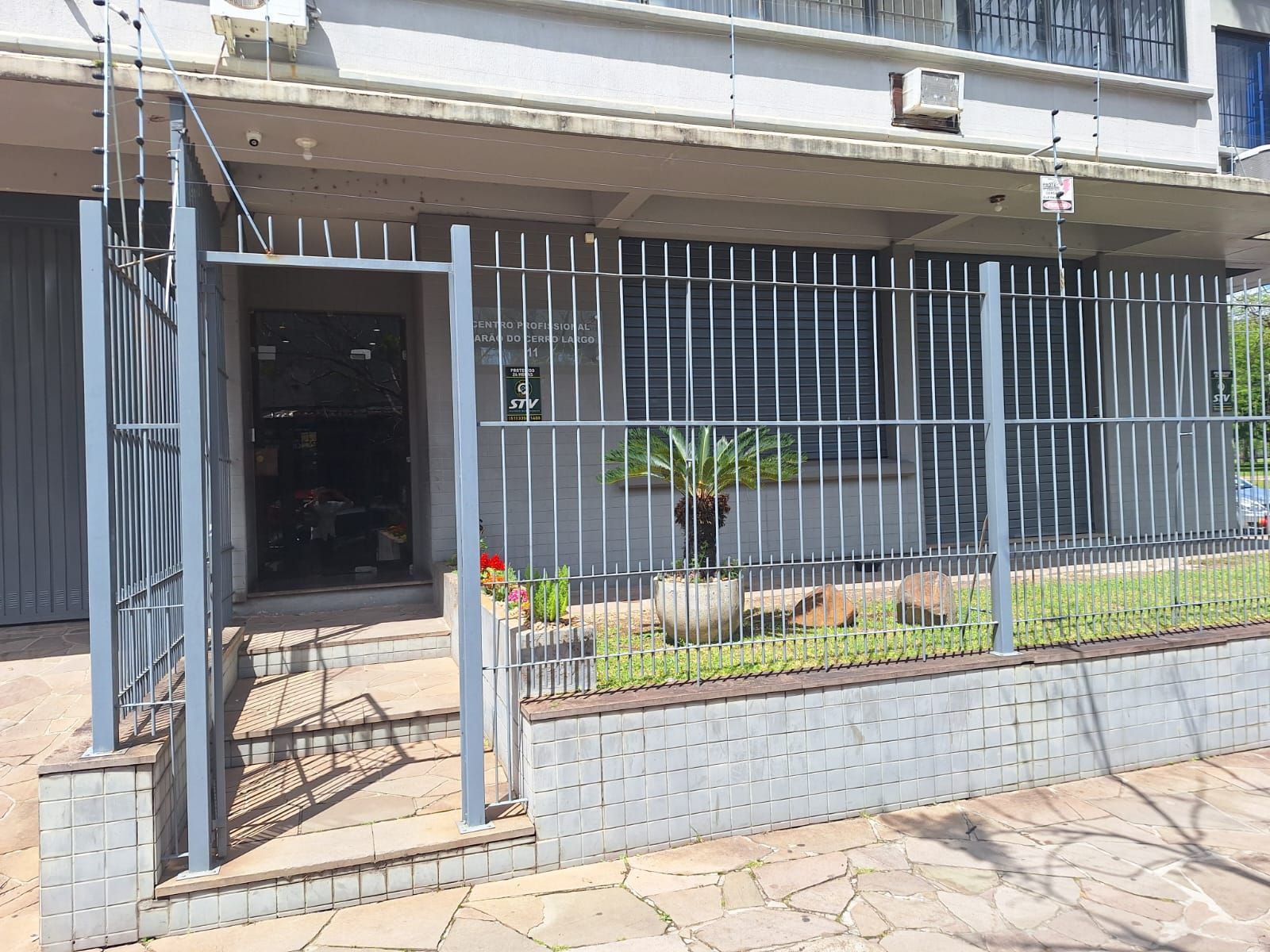 Portão de entrada prédio