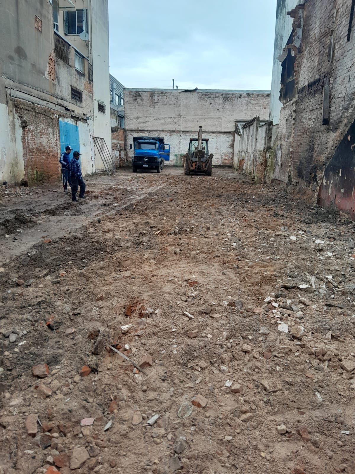 Terreno à venda no bairro Navegantes em Porto Alegre