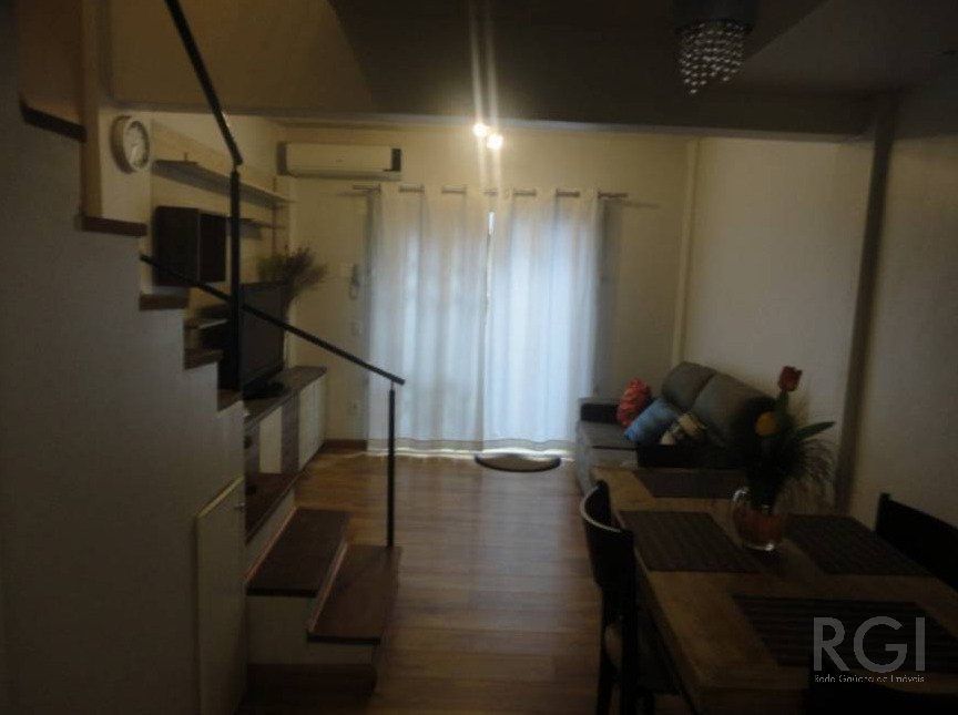 Apartamento à venda com 81m², 2 quartos, 1 suíte, 1 vaga no bairro Jardim do Salso em Porto Alegre
