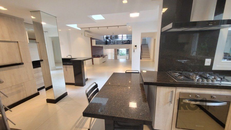 Casa à venda com 4 quartos, 250m² - Foto 3