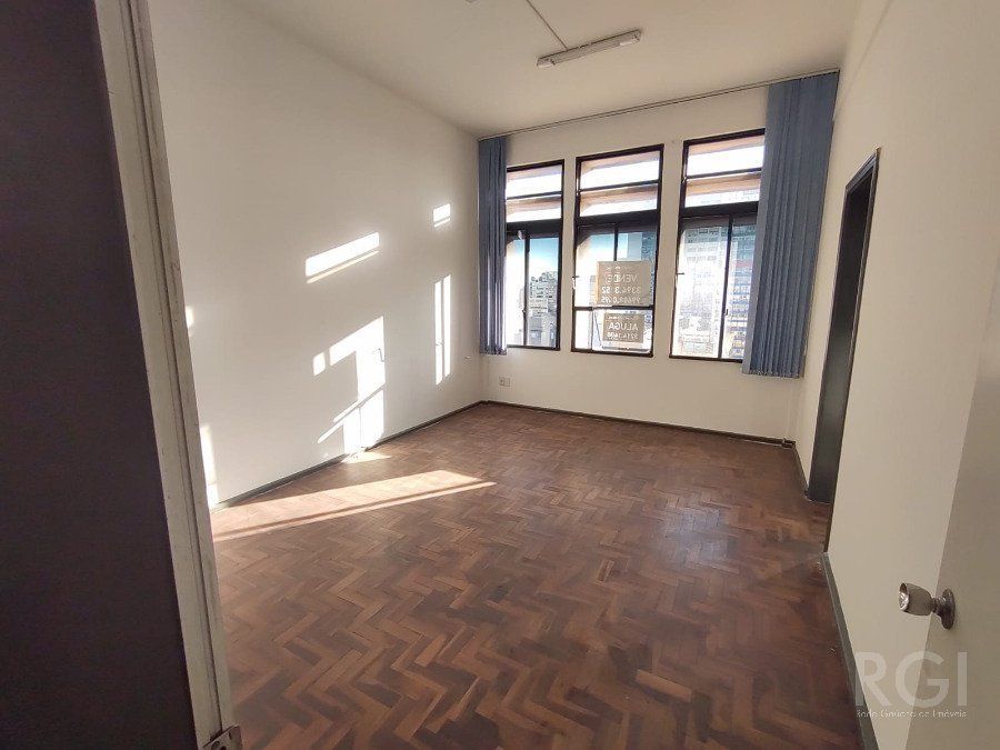 Sala Comercial à venda com 61m² no bairro Centro Histórico em Porto Alegre