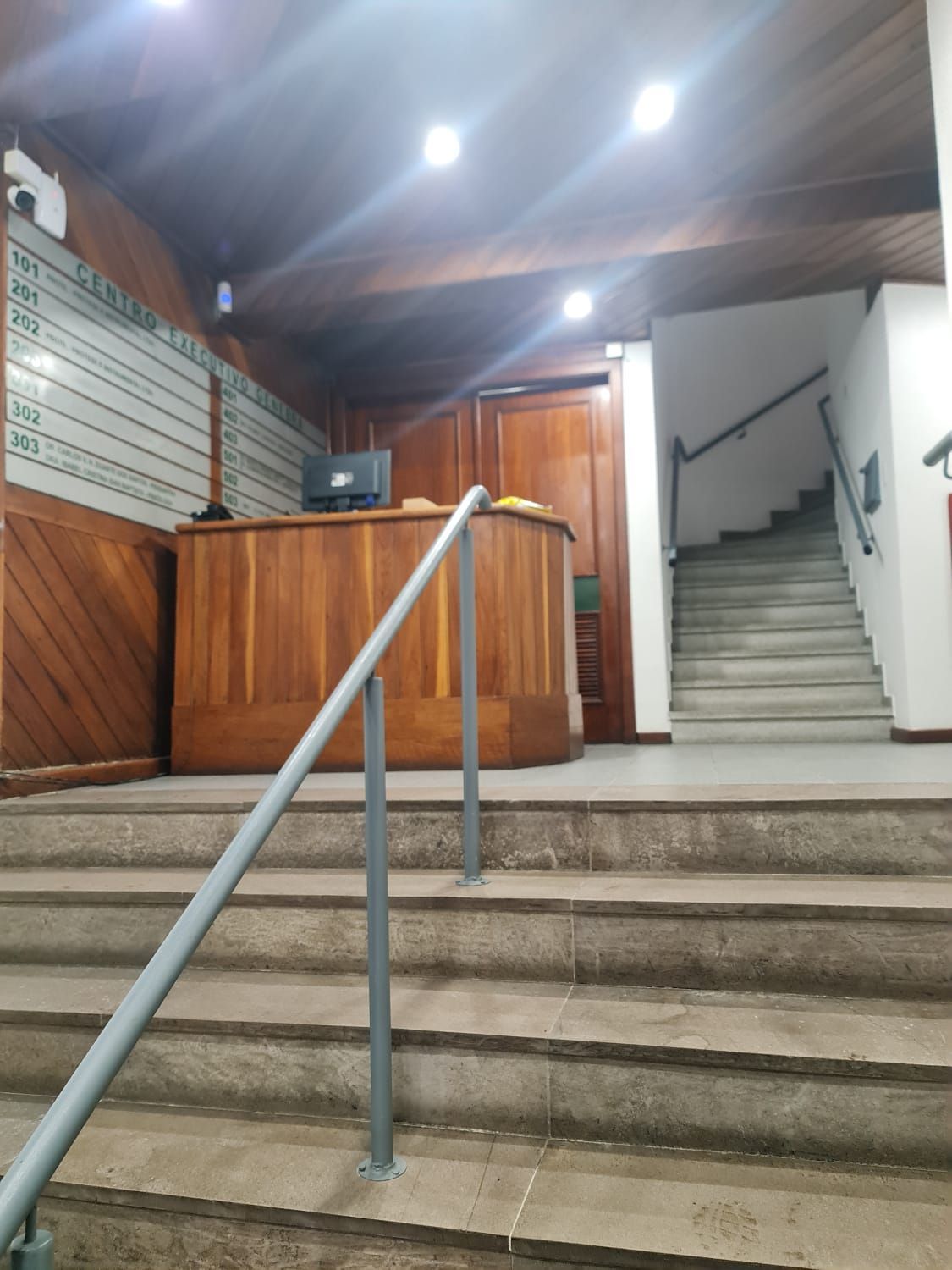 Sala comercial de frente no coração do bairro petrópolis — foto 4
