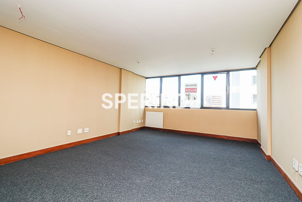 SALA COMERCIAL 37,44M² TRÊS FIGUEIRAS, banh. privativo, piso carpete,