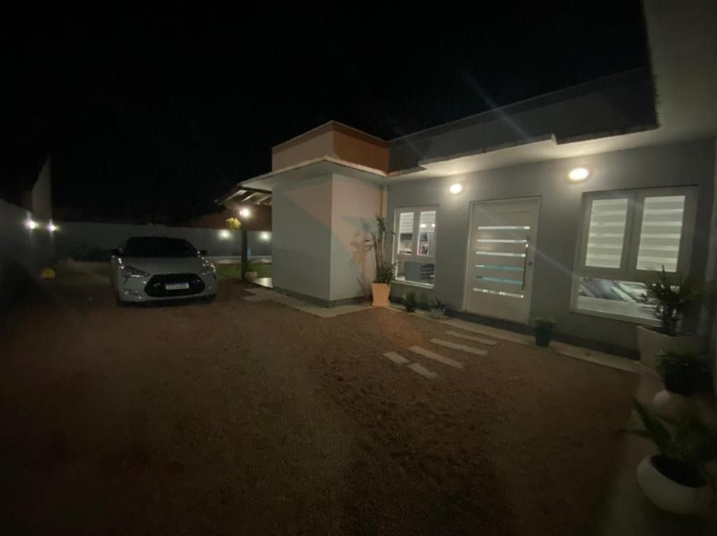 Casa à venda com 3 quartos, 106m² - Foto 1