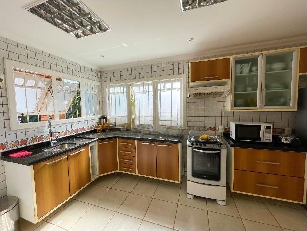 Casa à venda com 3 quartos, 362m² - Foto 9