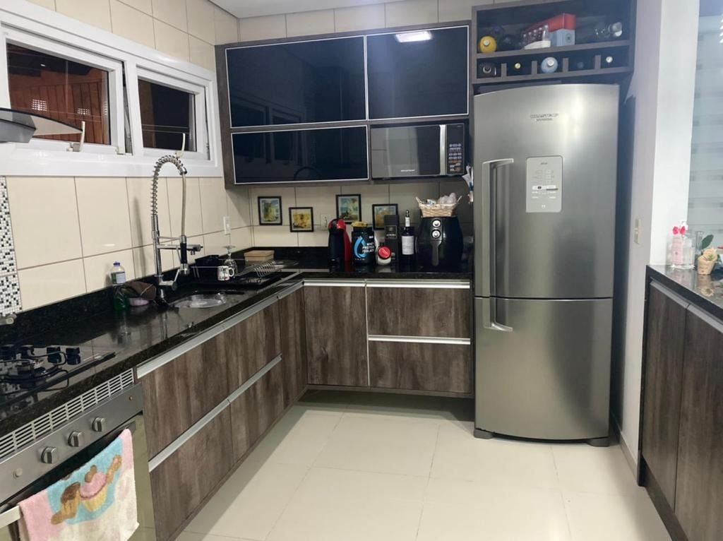 Casa à venda com 3 quartos, 106m² - Foto 4