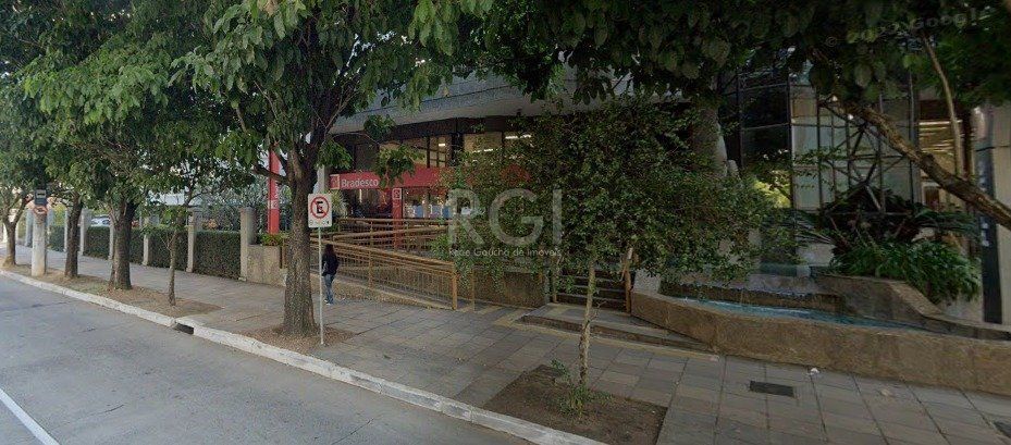 Sala Comercial à venda , 121m², Avenida Carlos Gomes no bairro Auxiliadora em Porto Alegre