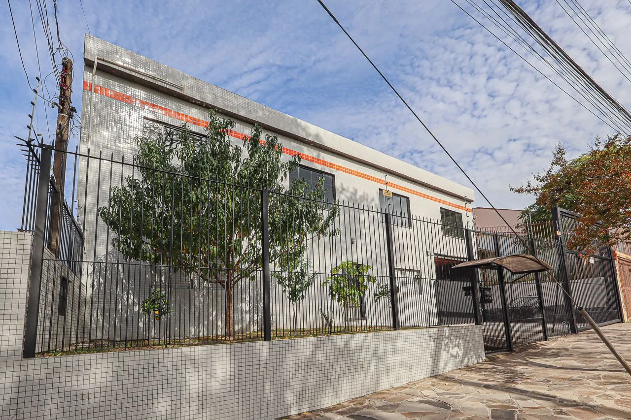 Pavilhão, 8 dormitórios no bairro Partenon em Porto Alegre para Comprar