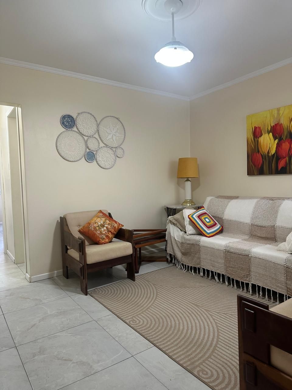 Apartamento de 01 quarto, de frente todo reformado.