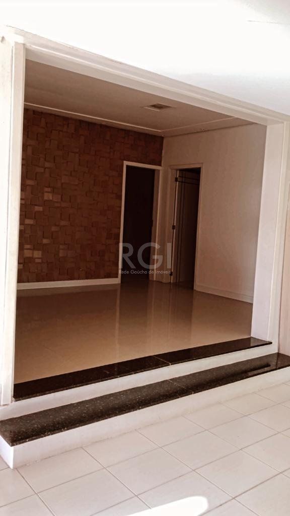 Casa à venda com 5 quartos, 220m² - Foto 4