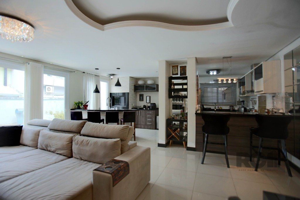 Casa à venda com 3 quartos, 300m² - Foto 1