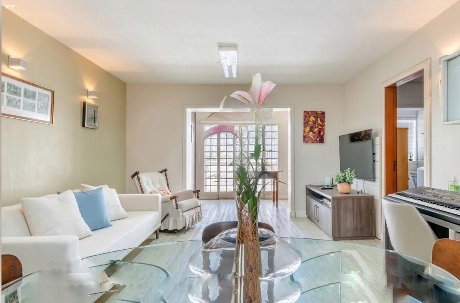 Casa à venda com 3 quartos, 239m² - Foto 1