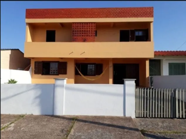 CASA A VENDA,  3 QUARTOS, PRÉDIO  COM DOIS PISOS NO BALNEARIO QUINTÃO EM PALMARES DO SUL.