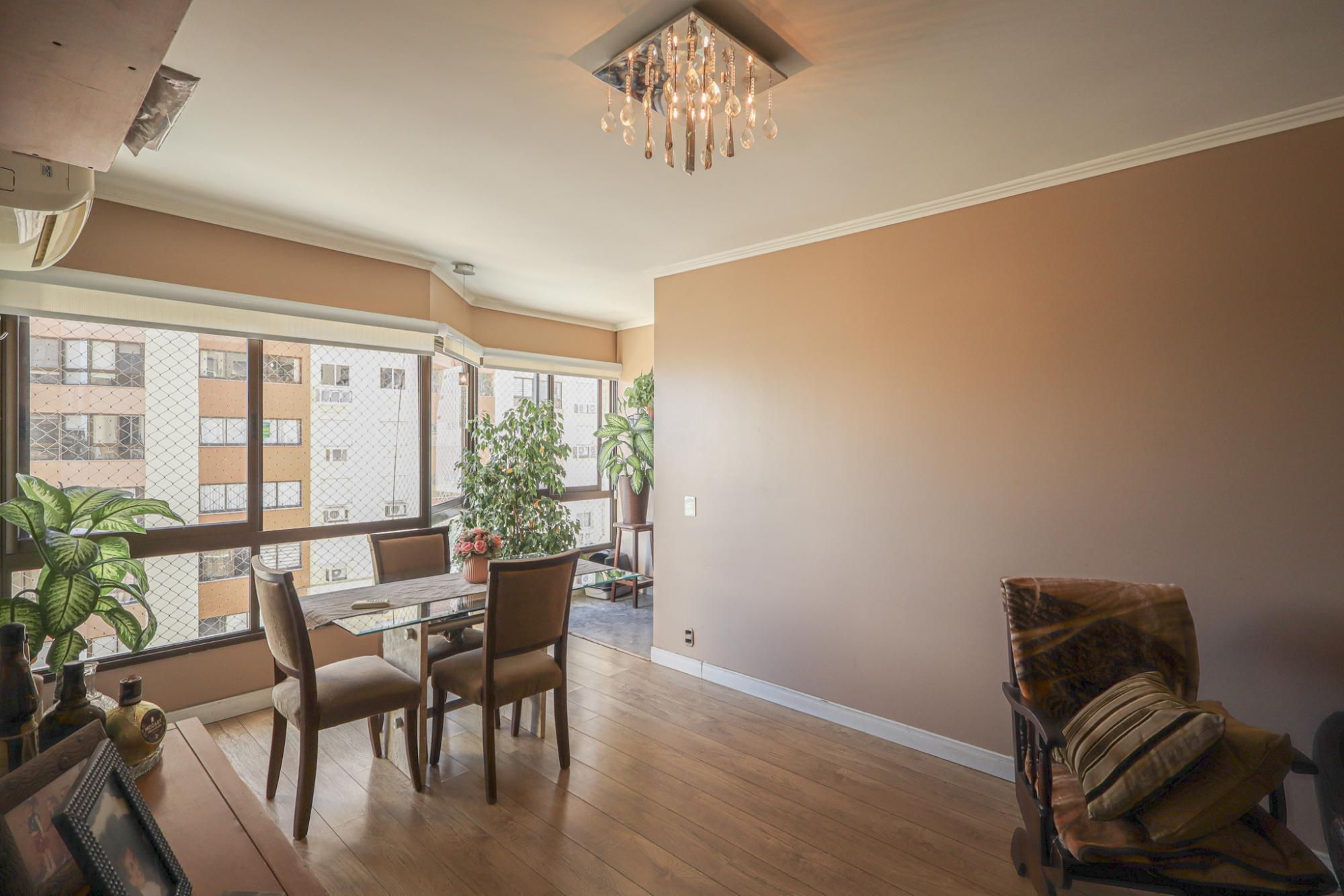 Apartamento 03 quartos com suite e garagem para 02 carros.