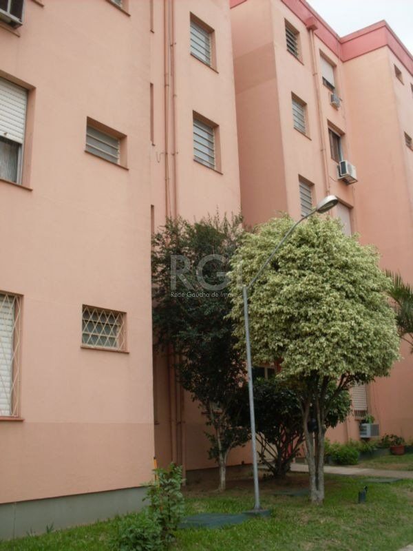 Apartamento de 02 dormitórios, de frente com garagem