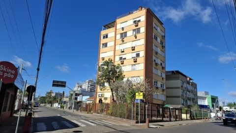 Apartamento Com 3 quartos espaçosos, sendo 1 suíte, e 2 banheiros bem distribuídos, semimobiliado