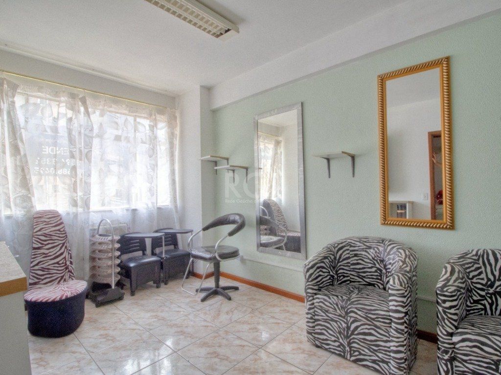 Sala Comercial à venda com 28m² no bairro Centro Histórico em Porto Alegre