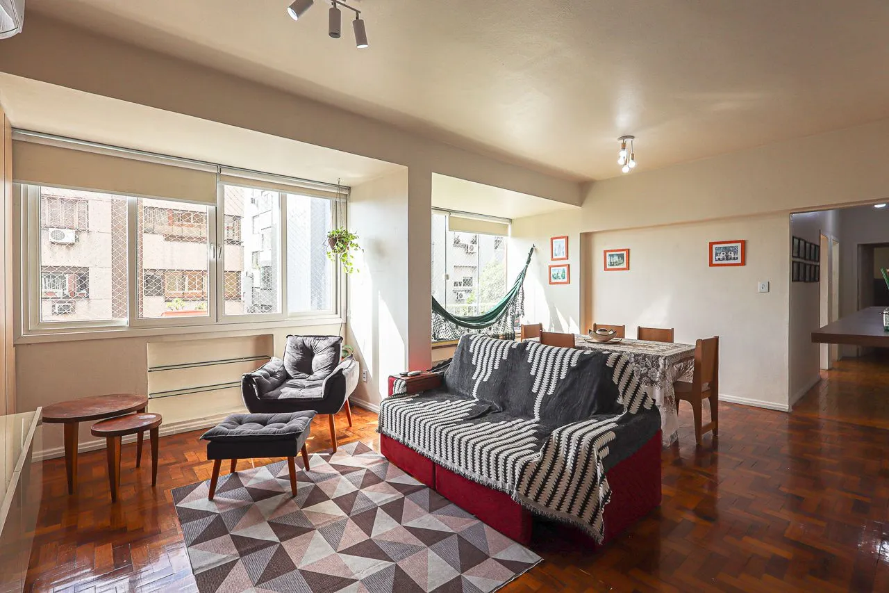 Apartamento, 3 dormitórios no bairro Moinhos de Vento em Porto Alegre para Comprar