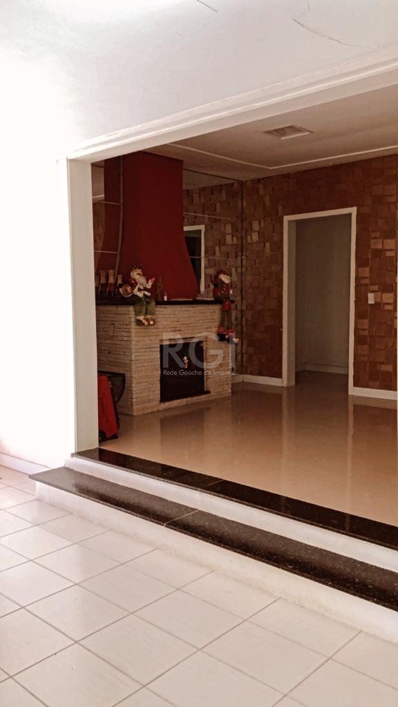 Casa à venda com 5 quartos, 220m² - Foto 3