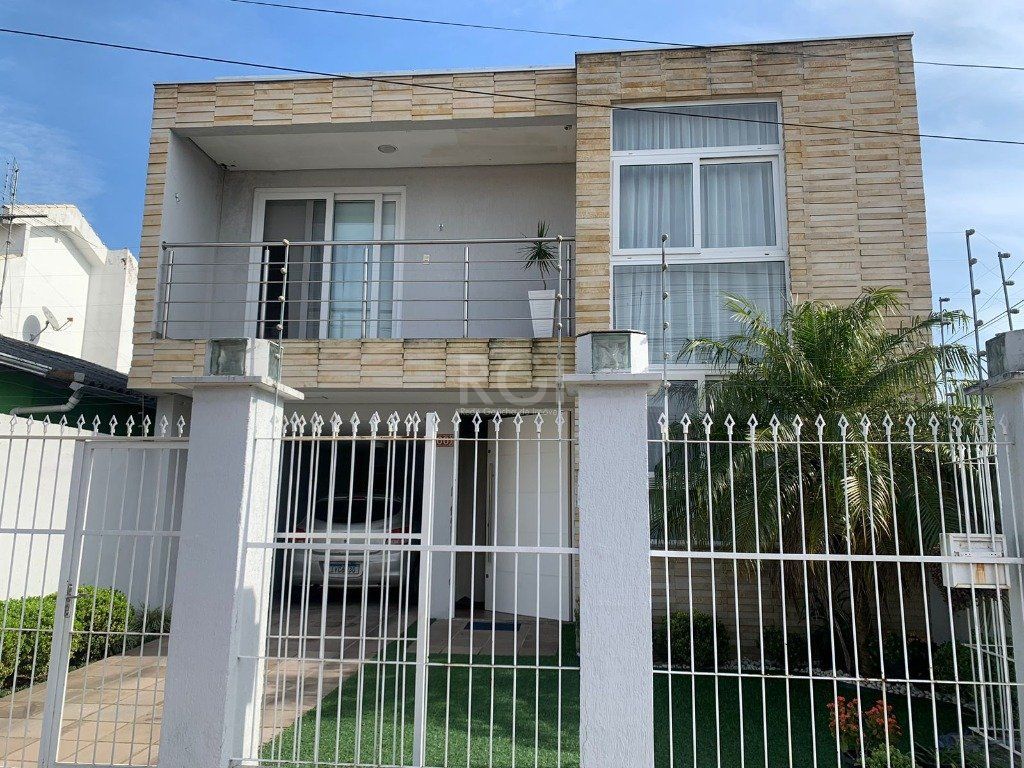 Sobrado à venda com 4 quartos, 240m² - Foto 1