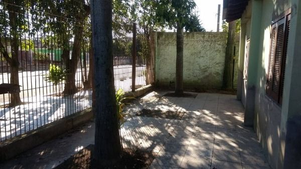 Casa à venda com 3 quartos, 181m² - Foto 1