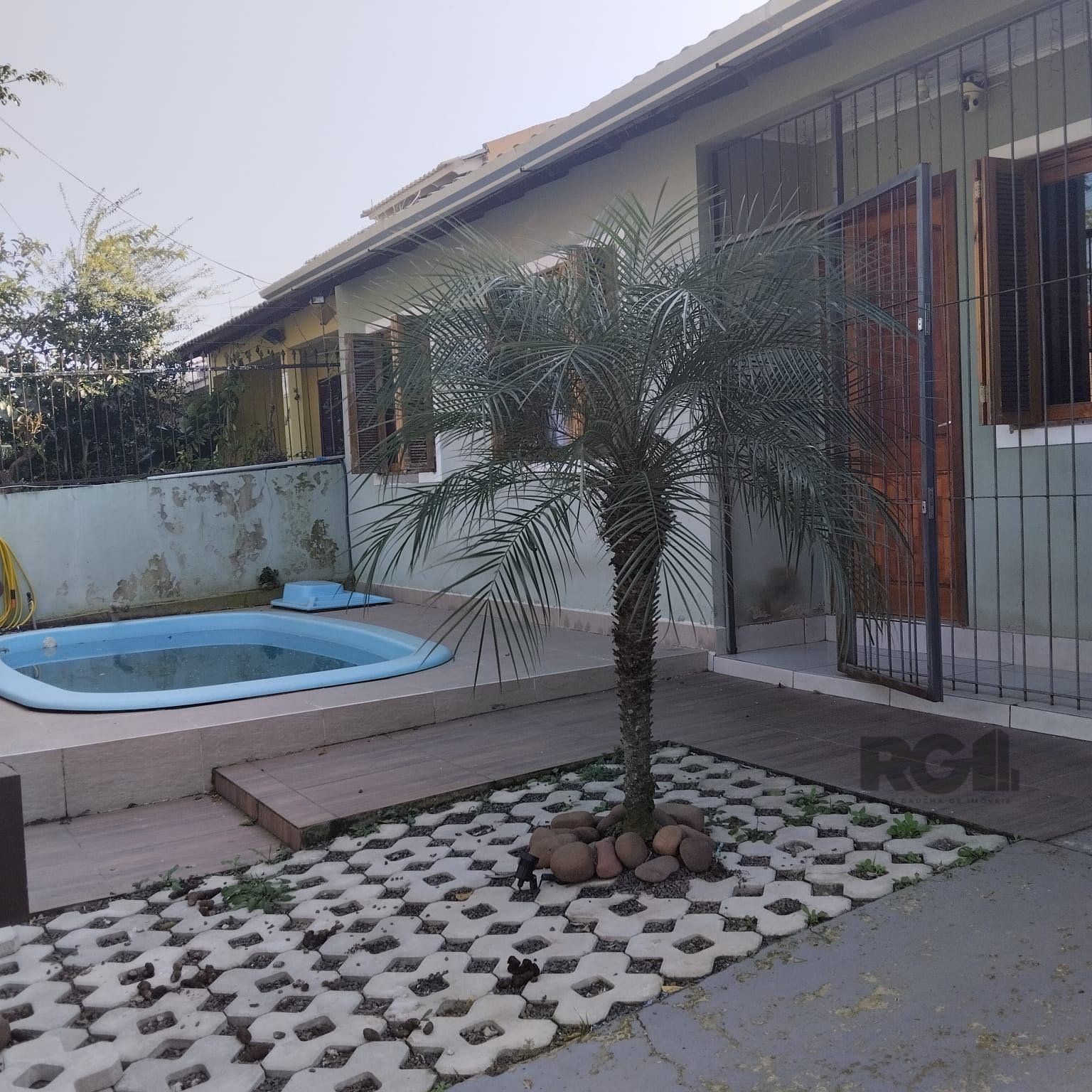 Casa à venda com 3 quartos, 119m² - Foto 1
