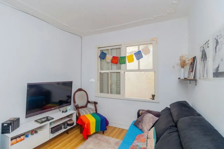 Apartamento com 43m², 1 dormitório no bairro Floresta em Porto Alegre para Comprar