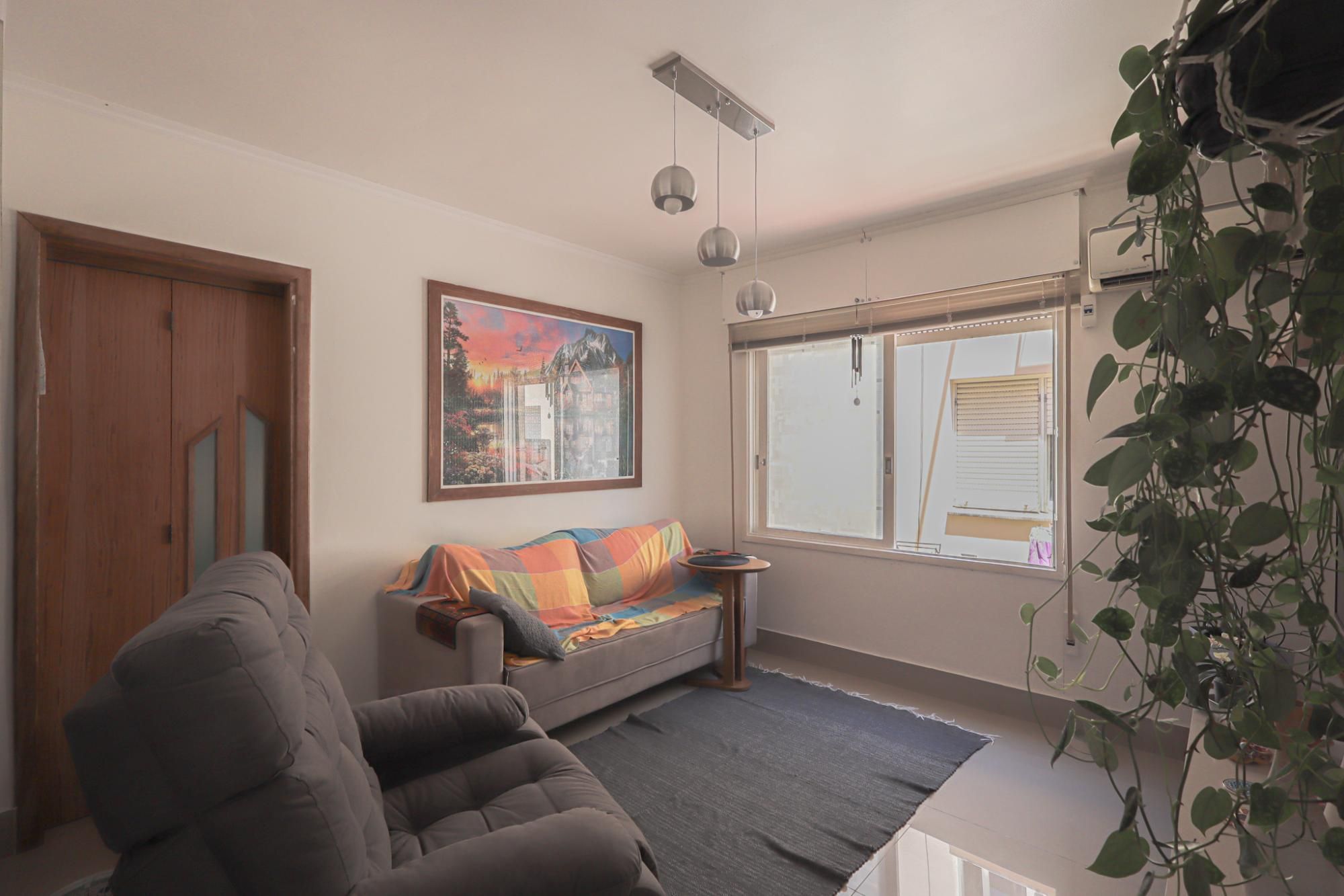 Apartamento, 1 dormitório no bairro Floresta em Porto Alegre para Comprar