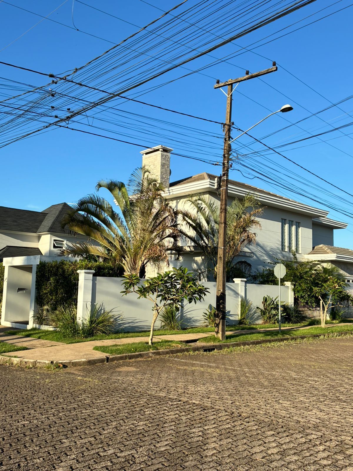 casa 4 dormitórios. 1 suite e demais peças