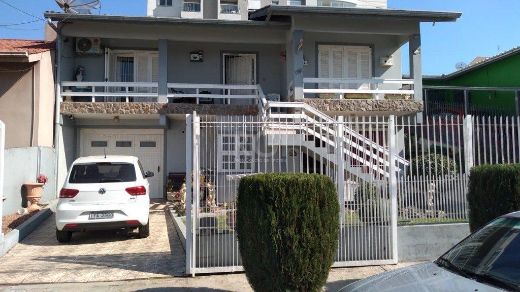 Casa à venda com 4 quartos, 220m² - Foto 2