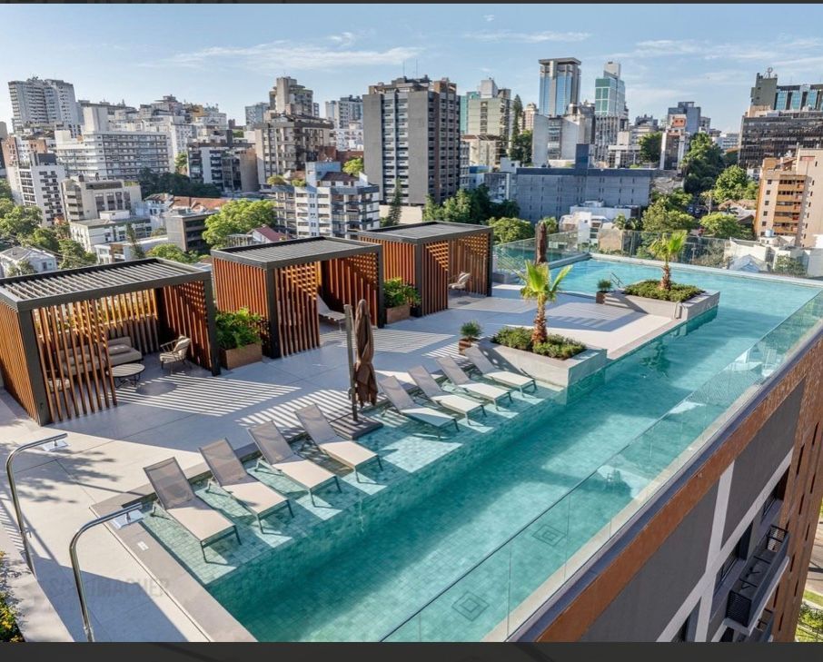 Apartamento desocupado e totalmente mobiliado com uma garagem