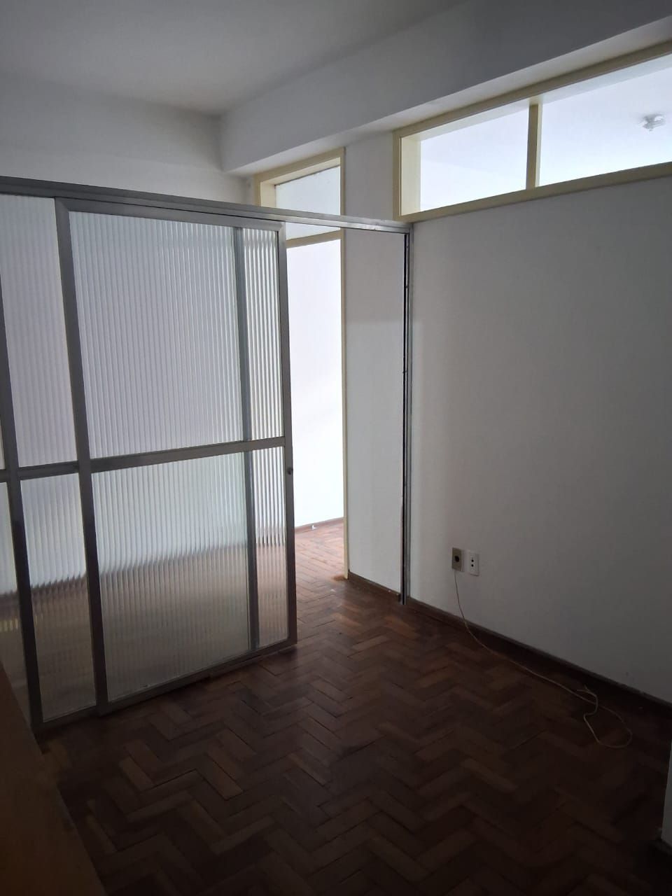 Sala Comercial à venda com 32m², 2 quartos no bairro Centro Histórico em Porto Alegre