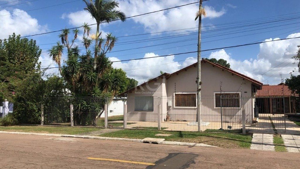 Casa à venda com 5 quartos, 220m² - Foto 1