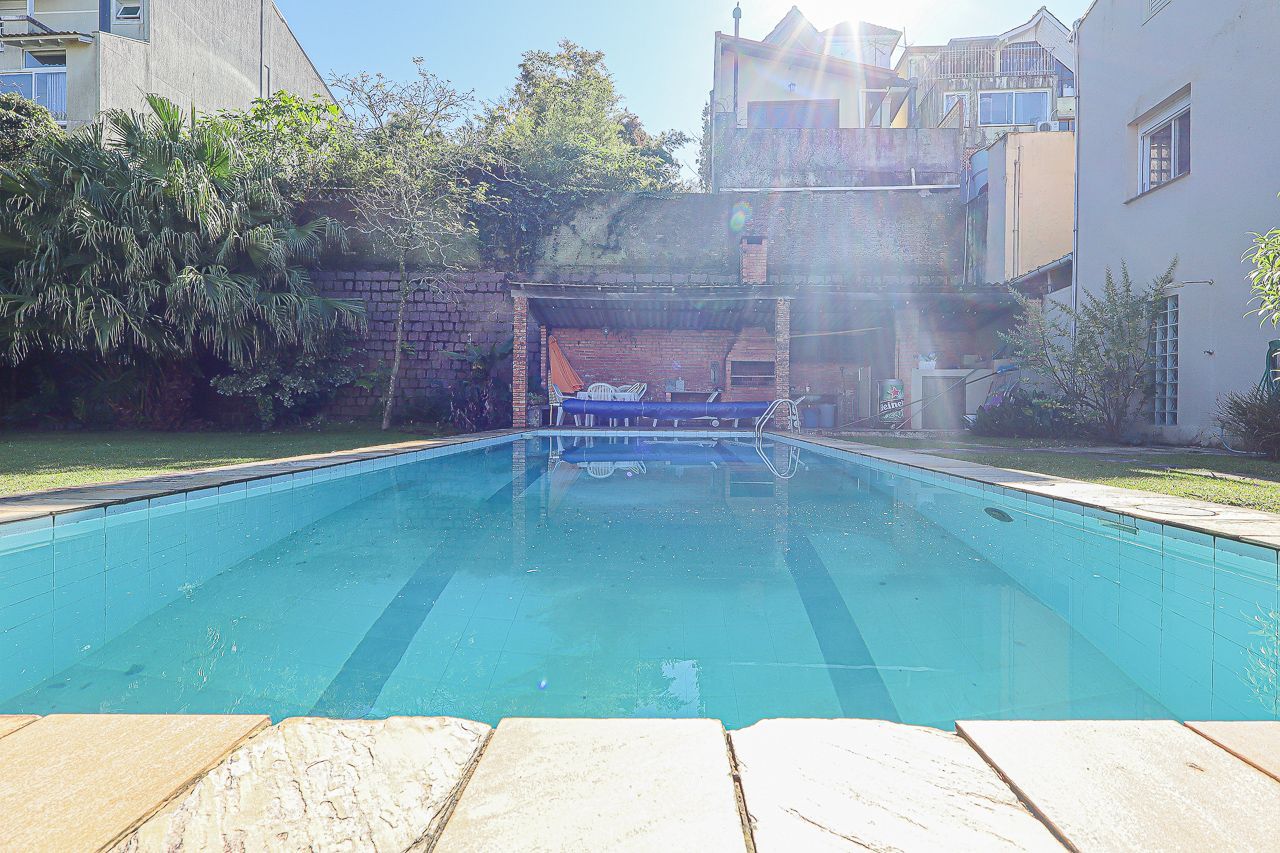 06 Dormitórios / Piscina/ Vista pro Guaiba/ 300m da AABB