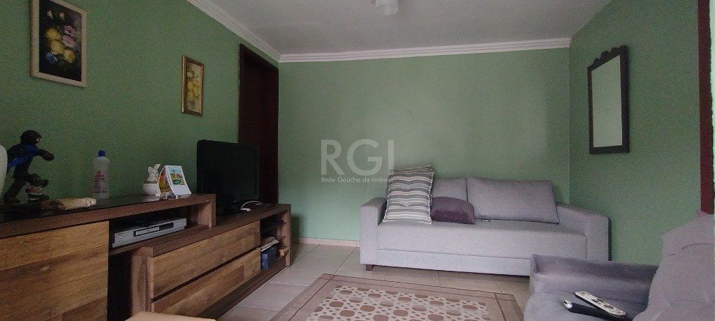 Casa à venda com 162m², 3 quartos, 1 suíte, 3 vagas no bairro Partenon em Porto Alegre