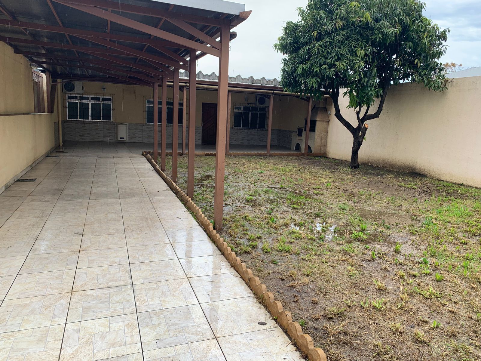 Casa à venda com 3 quartos, 55m² - Foto 1