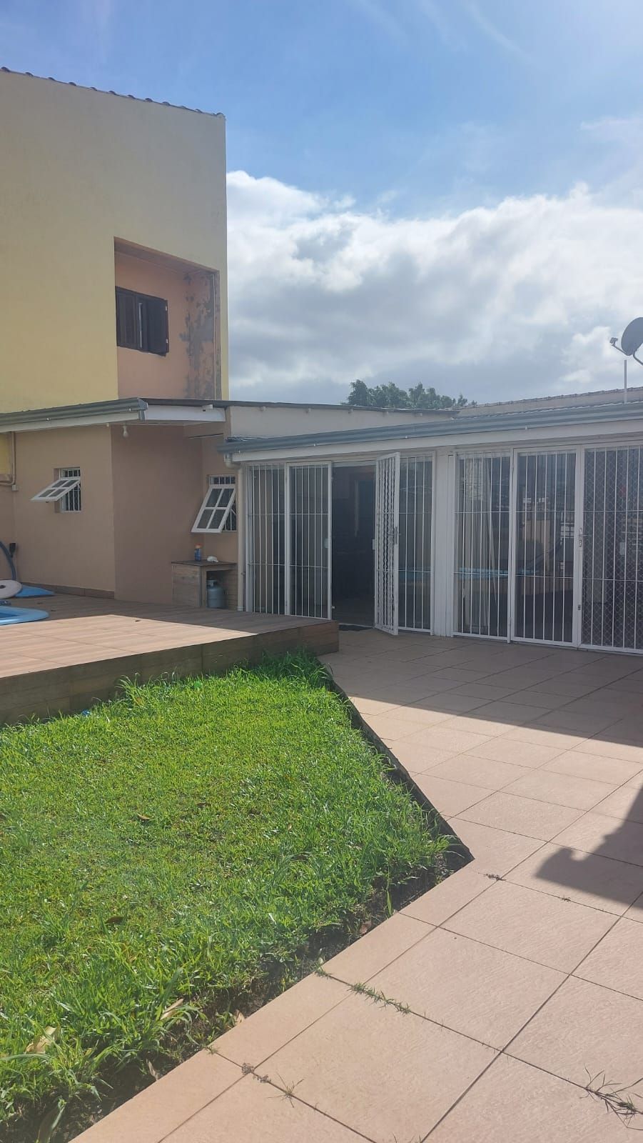 Casa 3 dormitórios no bairro Maria Regina
