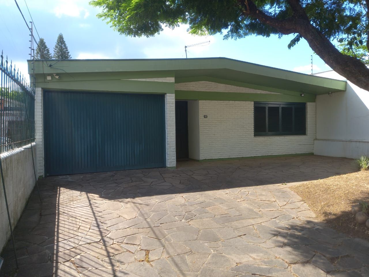 Casa à venda com 3 quartos, 107m² - Foto 1