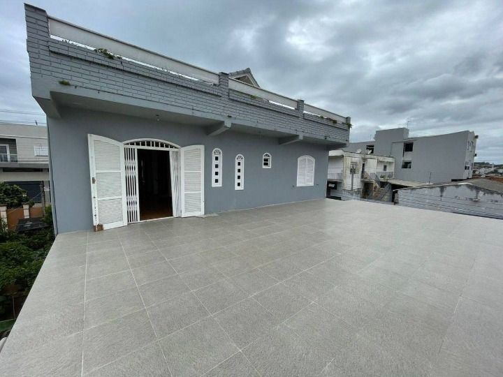 Sobrado à venda com 4 quartos, 681m² - Foto 2