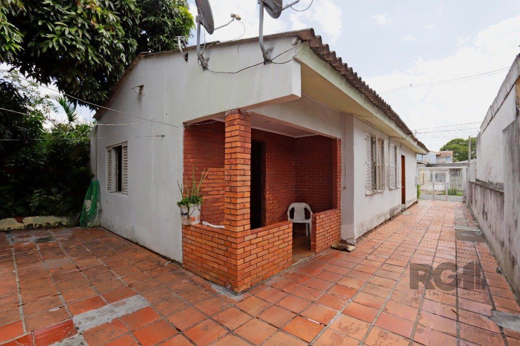 Casa à venda com 3 quartos, 128m² - Foto 2