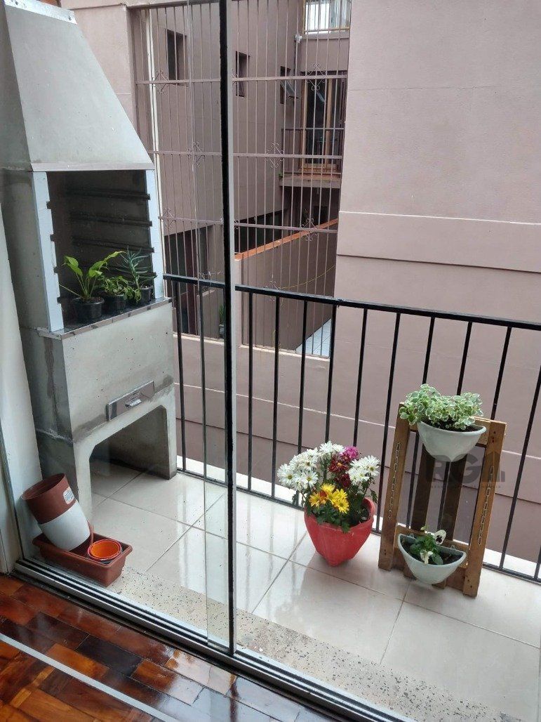 Apartamento à venda com 2 quartos, 70m² - Foto 2