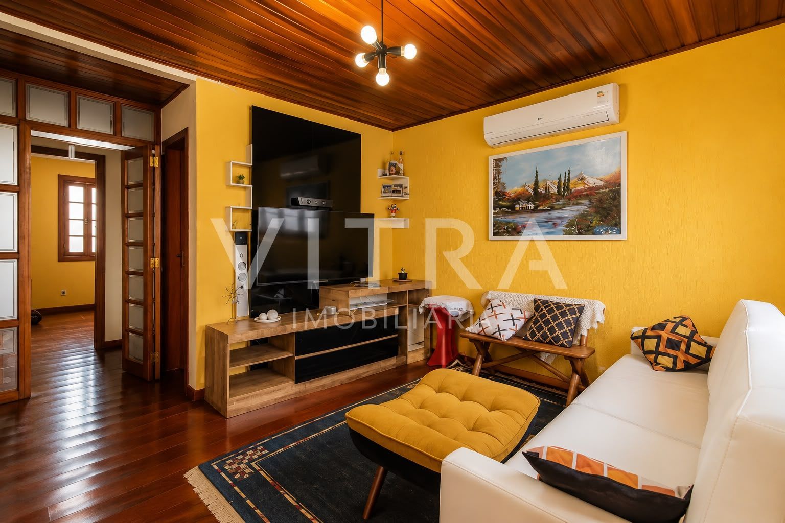 Casa semimobiliada com 3 dormitórios, suíte e espaço gourmet em Santa Tereza – Porto Alegre