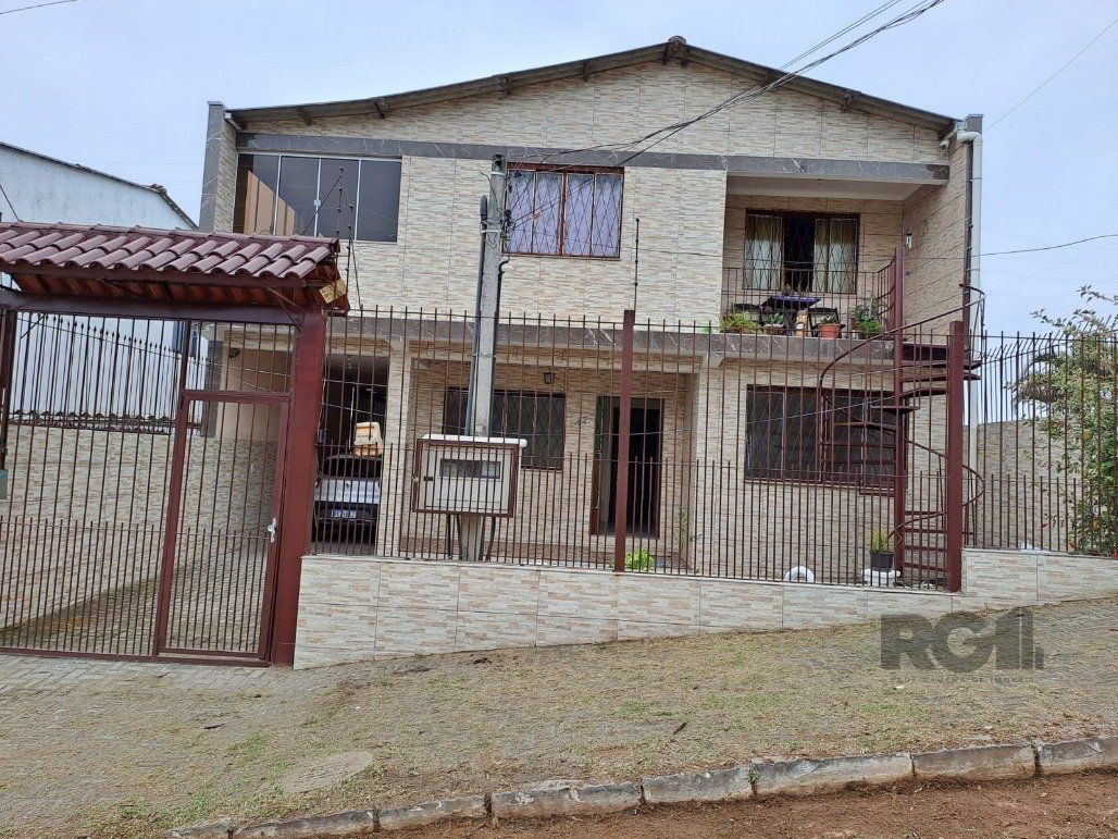 Casa à venda com 5 quartos, 220m² - Foto 2