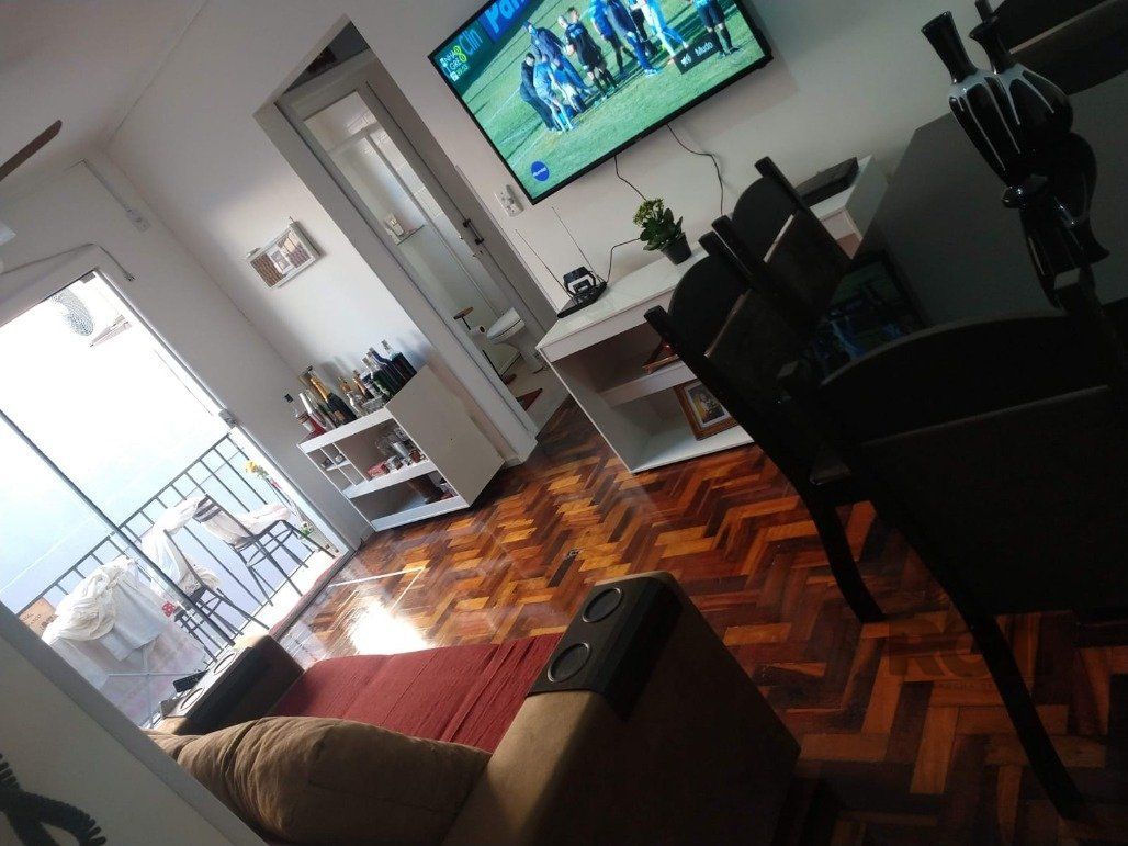 Apartamento à venda com 2 quartos, 70m² - Foto 3